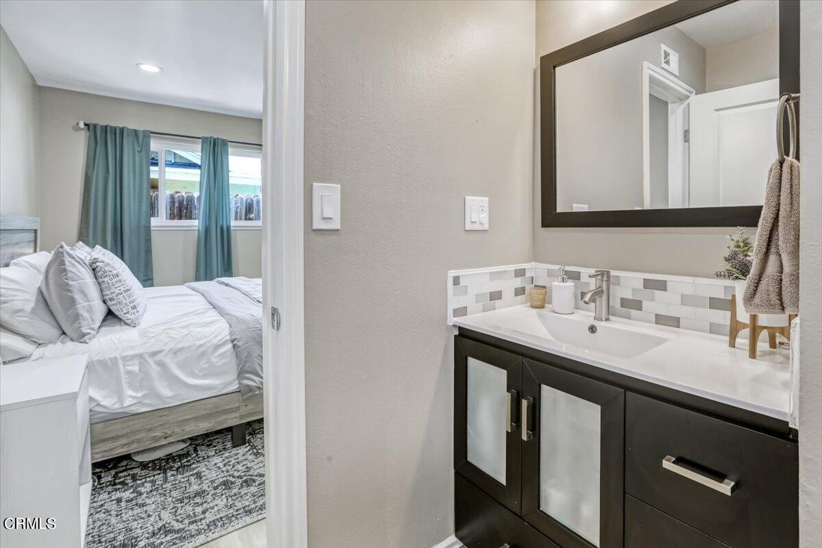 635 Oleander Drive Oxnard, CA 93033 - Photo 31 of 37 a en suite bathroom with a sink and mirror