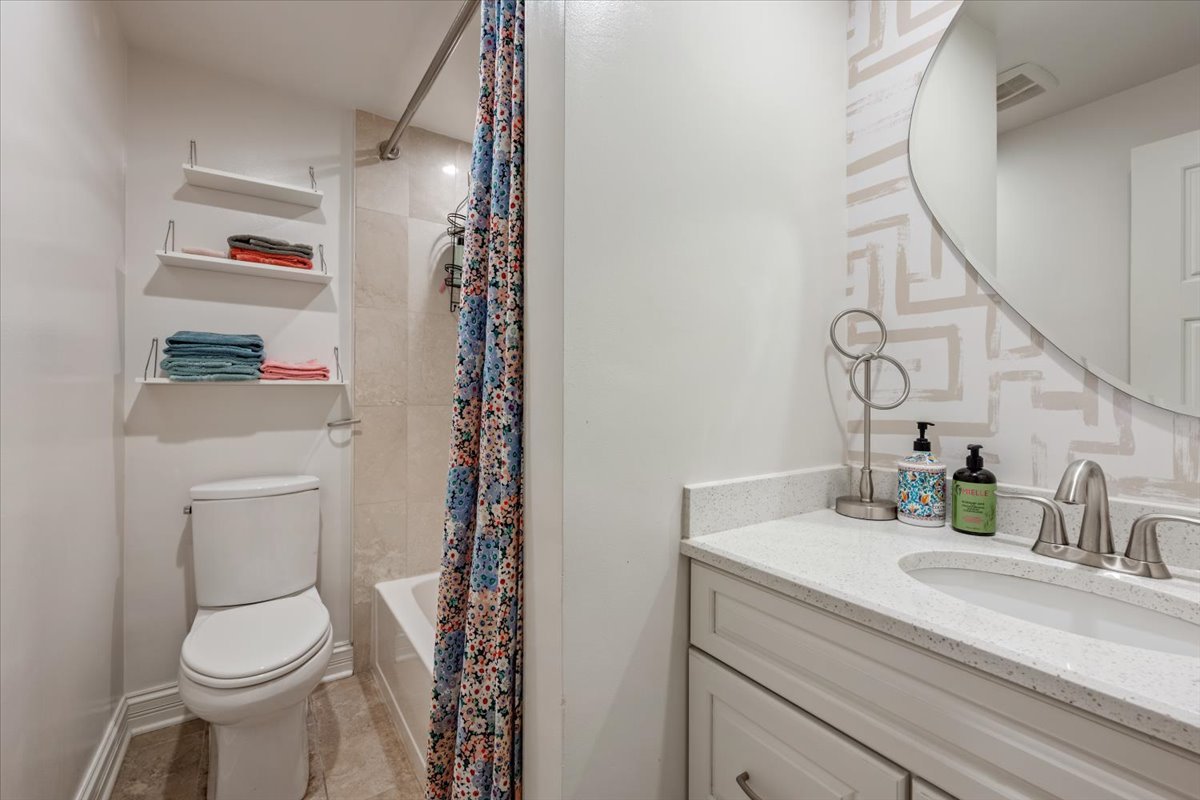 2707 North Racine Avenue, Unit A Chicago, IL 60614 - Photo 13 of 25 Gallery Image 13