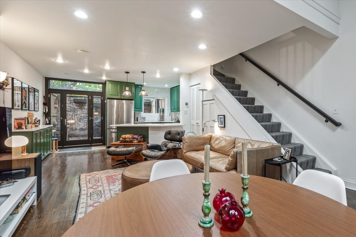 2707 North Racine Avenue, Unit A Chicago, IL 60614 - Photo 5 of 25 Gallery Image 5