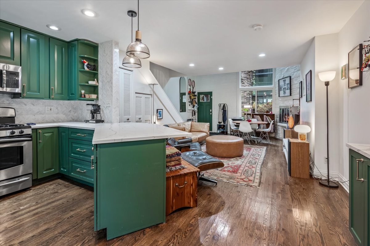 2707 North Racine Avenue, Unit A Chicago, IL 60614 - Photo 7 of 25 Gallery Image 7