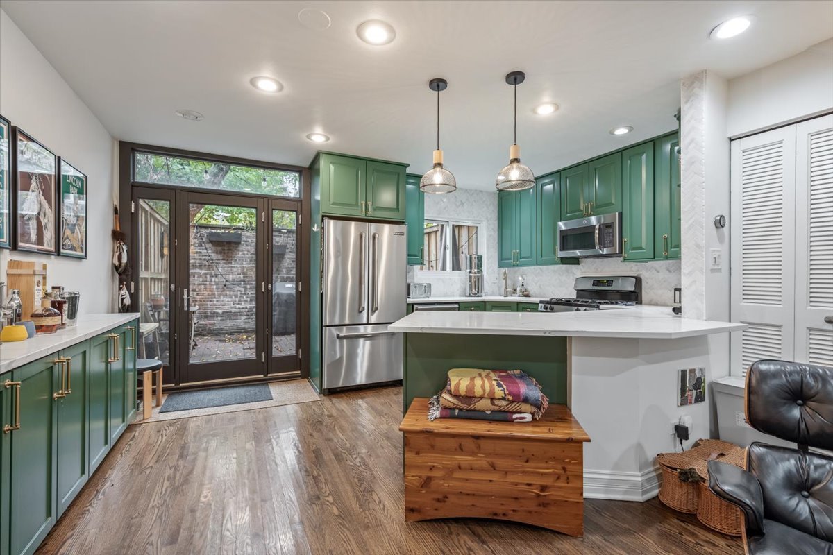 2707 North Racine Avenue, Unit A Chicago, IL 60614 - Photo 8 of 25 Gallery Image 8