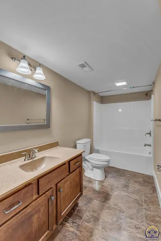 $404,000 | 4218 Southwest Stonybrook Drive, Topeka, KS 66610