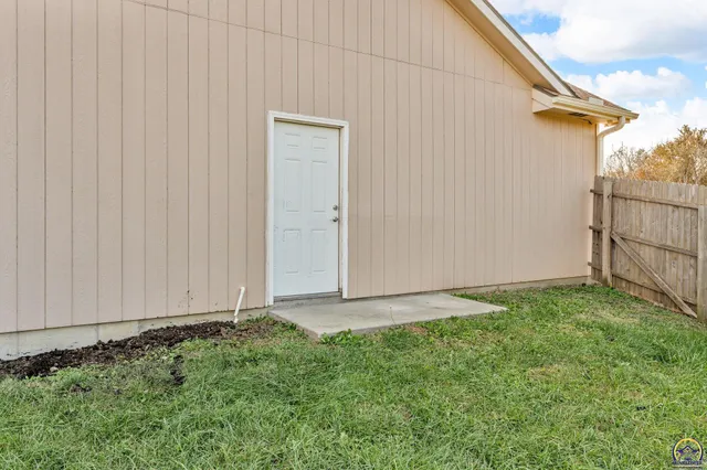 $404,000 | 4218 Southwest Stonybrook Drive, Topeka, KS 66610