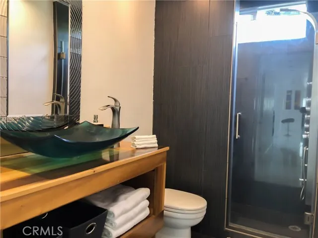 71292 Biskra Road Rancho Mirage, CA 92270 - Photo 20 of 27 a bathroom with a sink toilet and shower