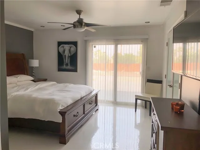 71292 Biskra Road Rancho Mirage, CA 92270 - Photo 10 of 27 a bedroom with a bed window and a table