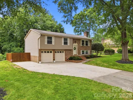 $600,000 | 716 Regency Drive, Charlotte, NC 28211