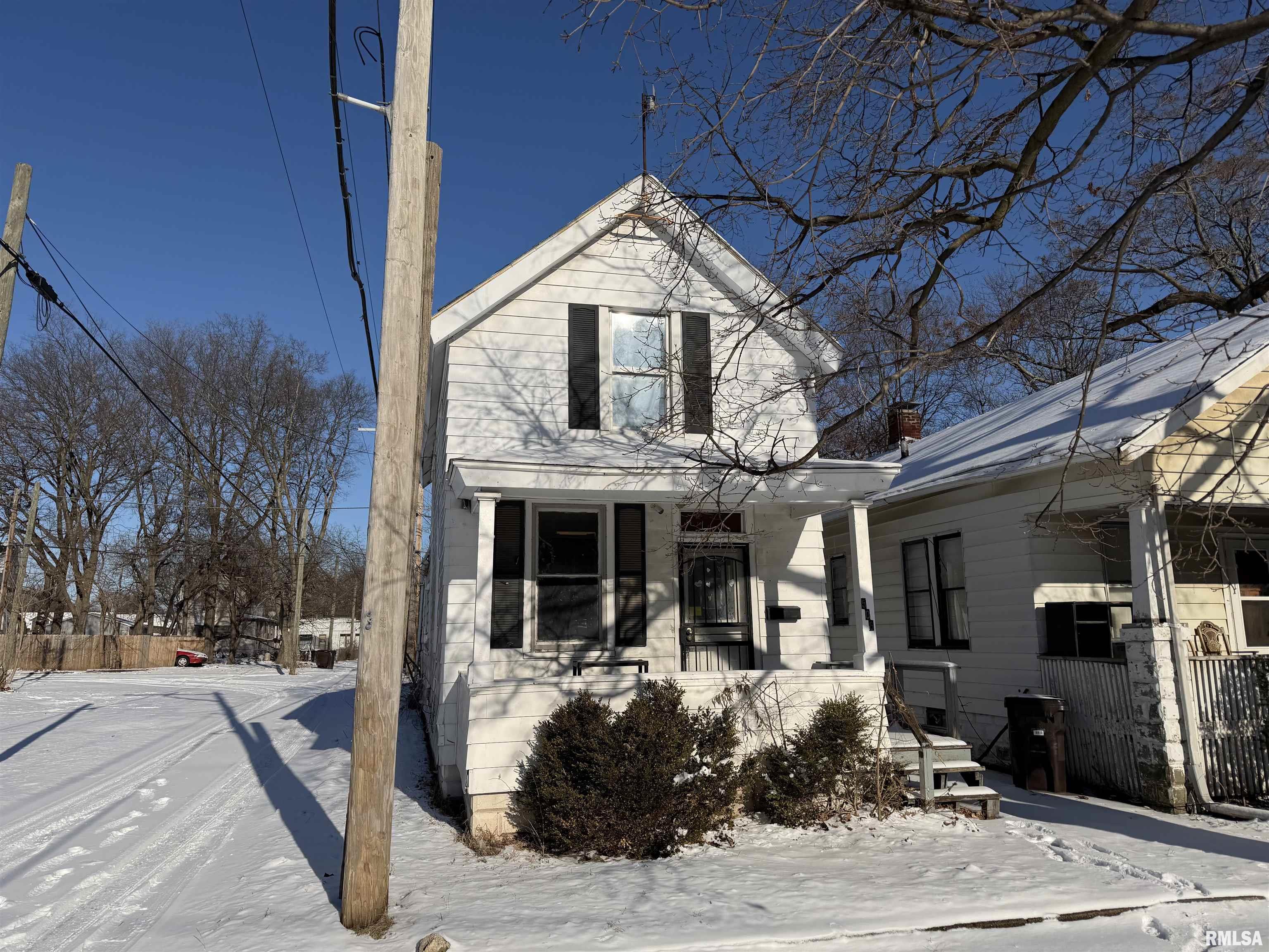 223 West Locust Street Canton, IL 61520 - Photo 2 of 5