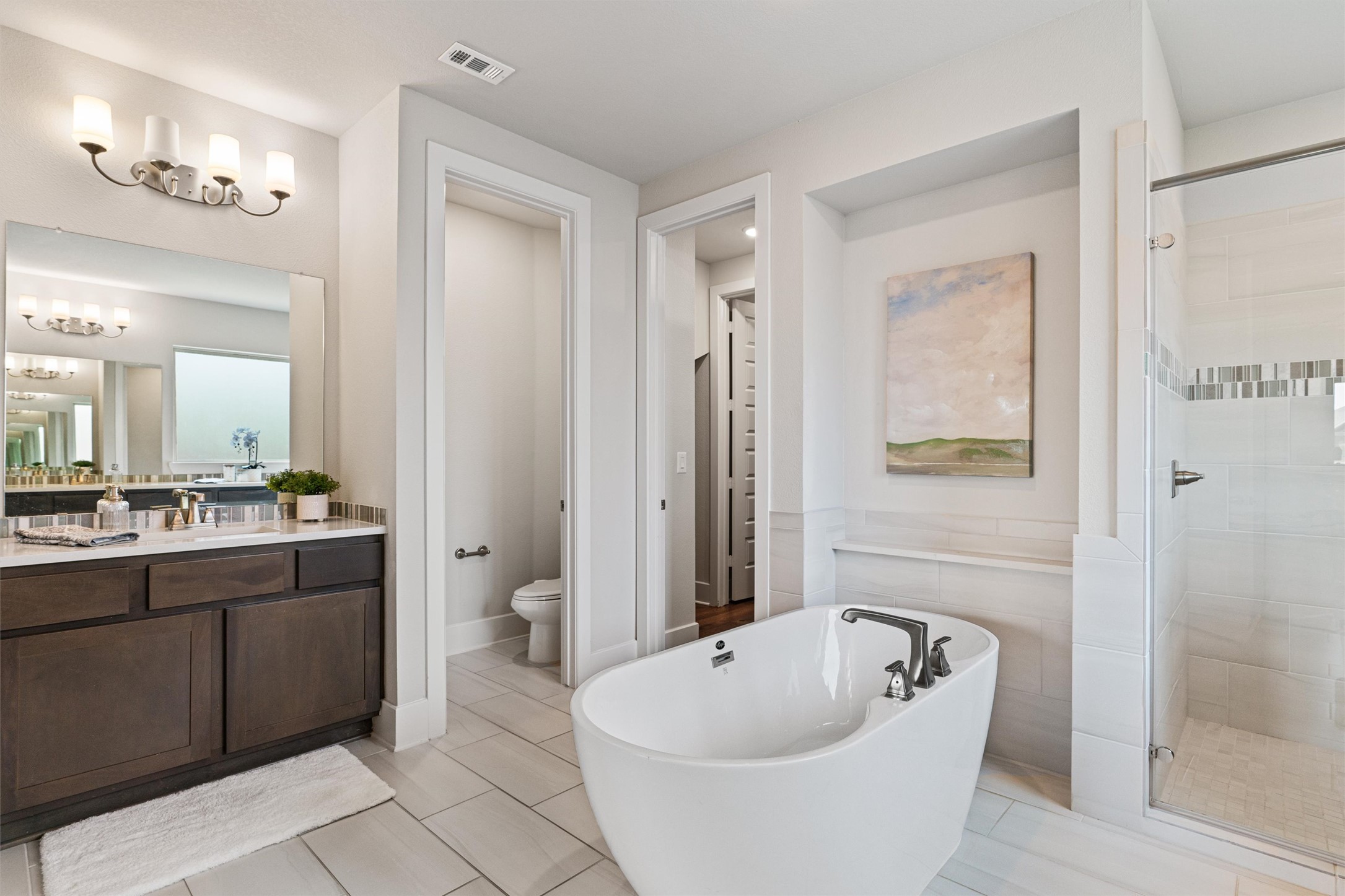 108 Rio Vista Drive Georgetown, TX 78626 - Photo 20 of 40 a bathroom with a tub a sink and mirror