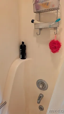 $285,000 | 165 Niagara Shore Drive, Tonawanda, NY 14150