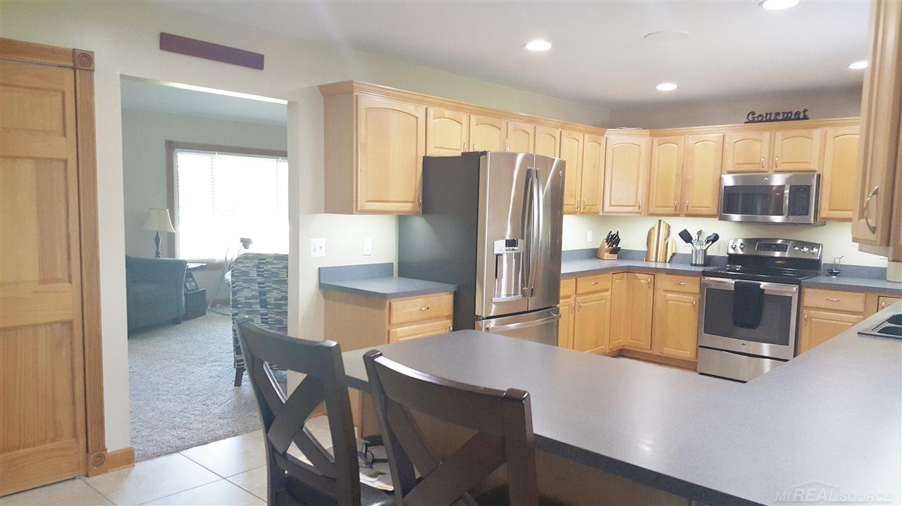 54123 County Line Road New Baltimore, MI 48047 - Photo 11 of 36