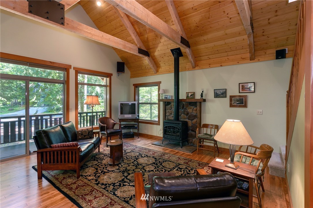 21006 Pinnacle Road Glacier, WA 98244 - Photo 4 of 23 Gallery Image 4