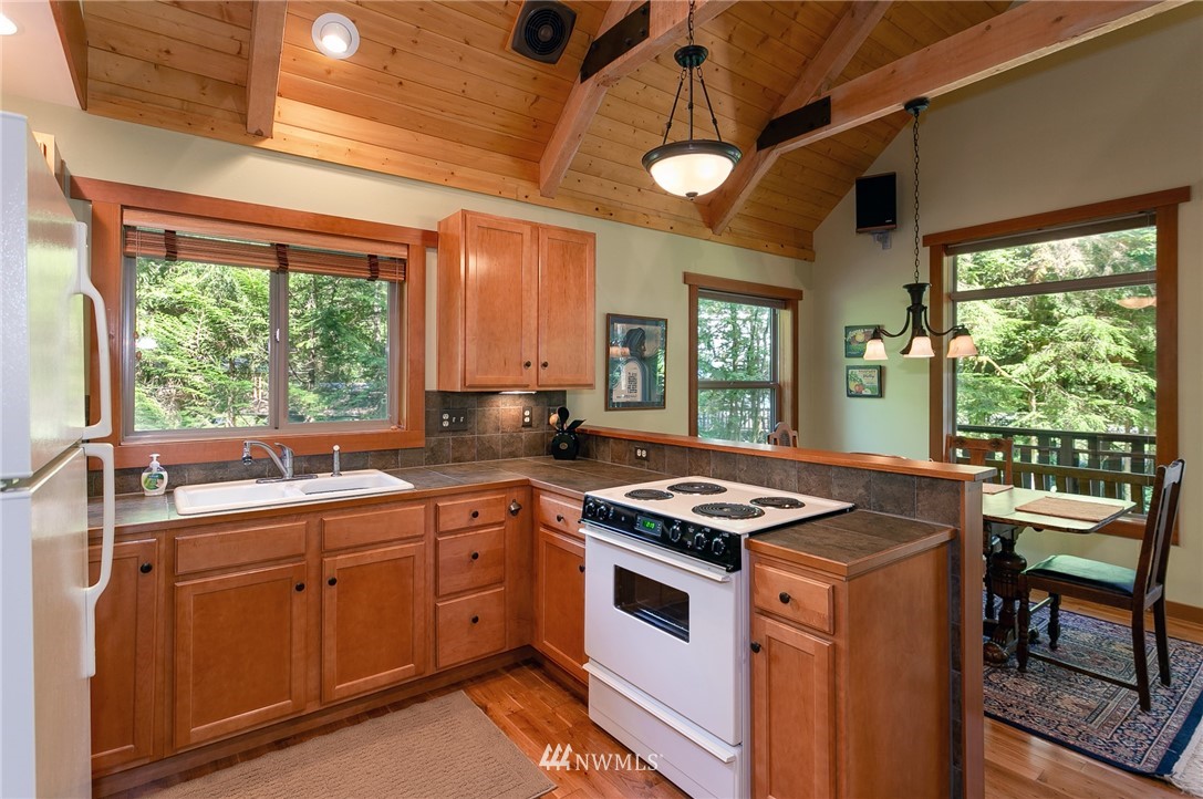 21006 Pinnacle Road Glacier, WA 98244 - Photo 9 of 23 Gallery Image 9