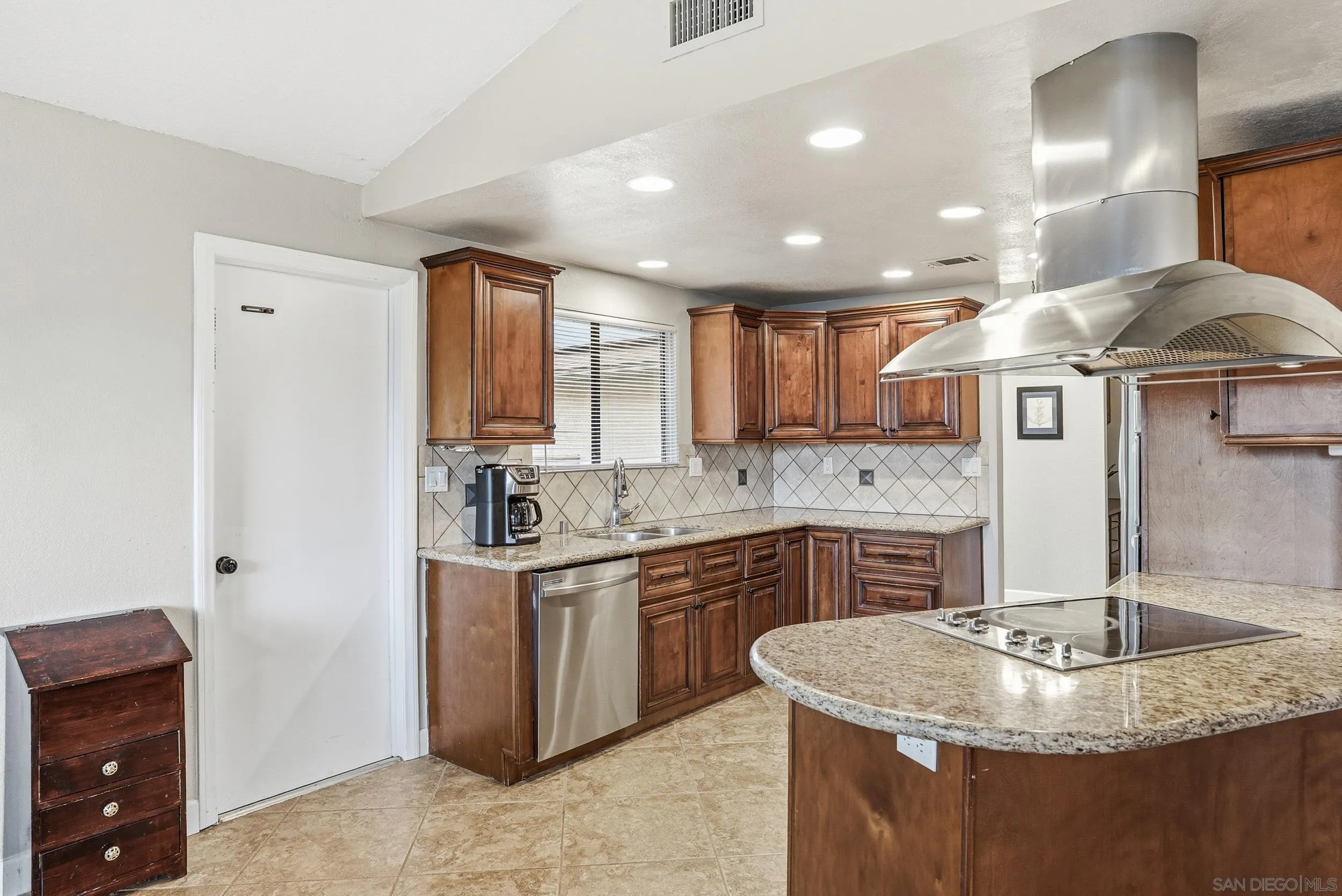 24308 Sargeant Road Ramona, CA 92065 - Photo 8 of 35