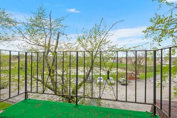 $89,900 | 17975 Huntleigh Court, Unit 301, Country Club Hills, IL 60478
