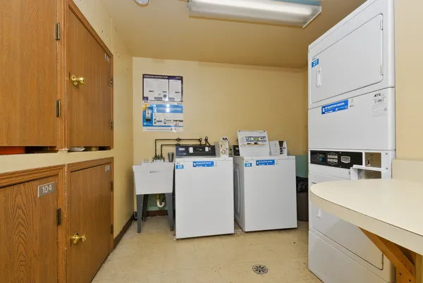 $89,900 | 17975 Huntleigh Court, Unit 301, Country Club Hills, IL 60478
