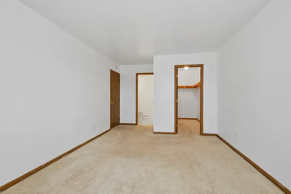 $89,900 | 17975 Huntleigh Court, Unit 301, Country Club Hills, IL 60478
