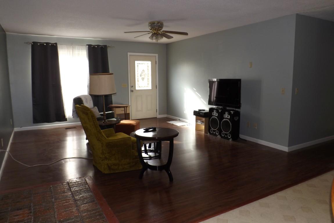 416 Creek Road Spring City, TN 37381 - Photo 3 of 21 living room