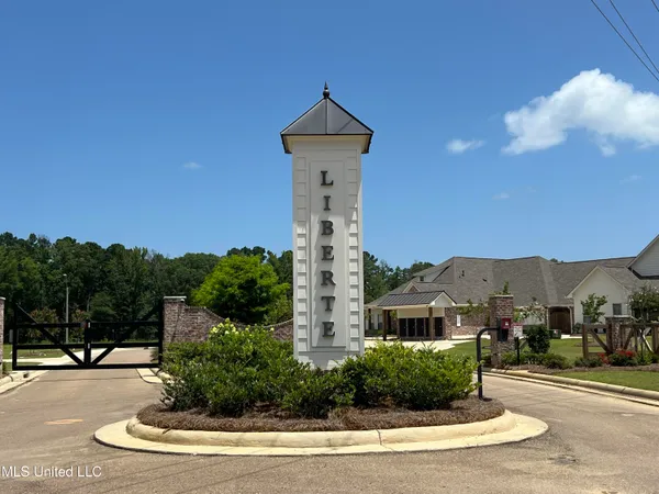 $362,000 | 1821 Freedom Ring Drive, Brandon, MS 39047