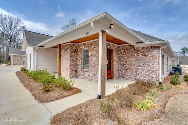 $362,000 | 1821 Freedom Ring Drive, Brandon, MS 39047