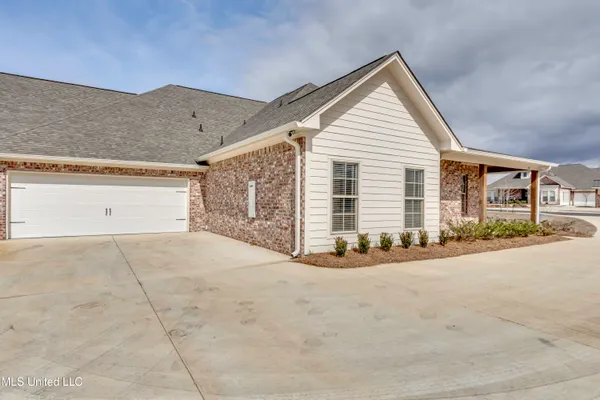 $362,000 | 1821 Freedom Ring Drive, Brandon, MS 39047