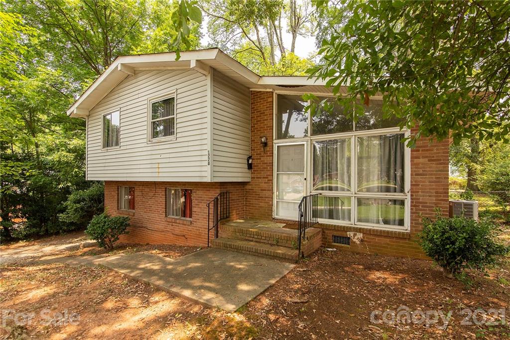 1228 Clanton Road Charlotte, NC 28217 - Photo 18 of 19 Gallery Image 18