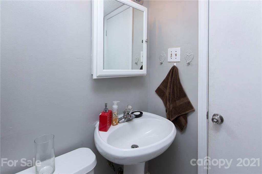 1228 Clanton Road Charlotte, NC 28217 - Photo 9 of 19 Gallery Image 9