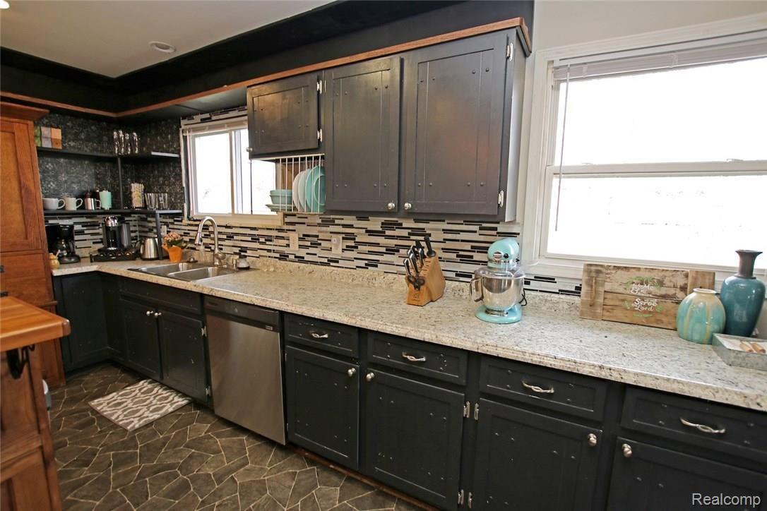 9488 Hegel Road Goodrich, MI 48438 - Photo 14 of 42 14) Kitchen.jpg