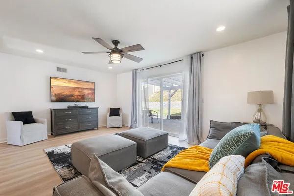 $10,950 | 19619 Ermine Street, Canyon Country, CA 91351