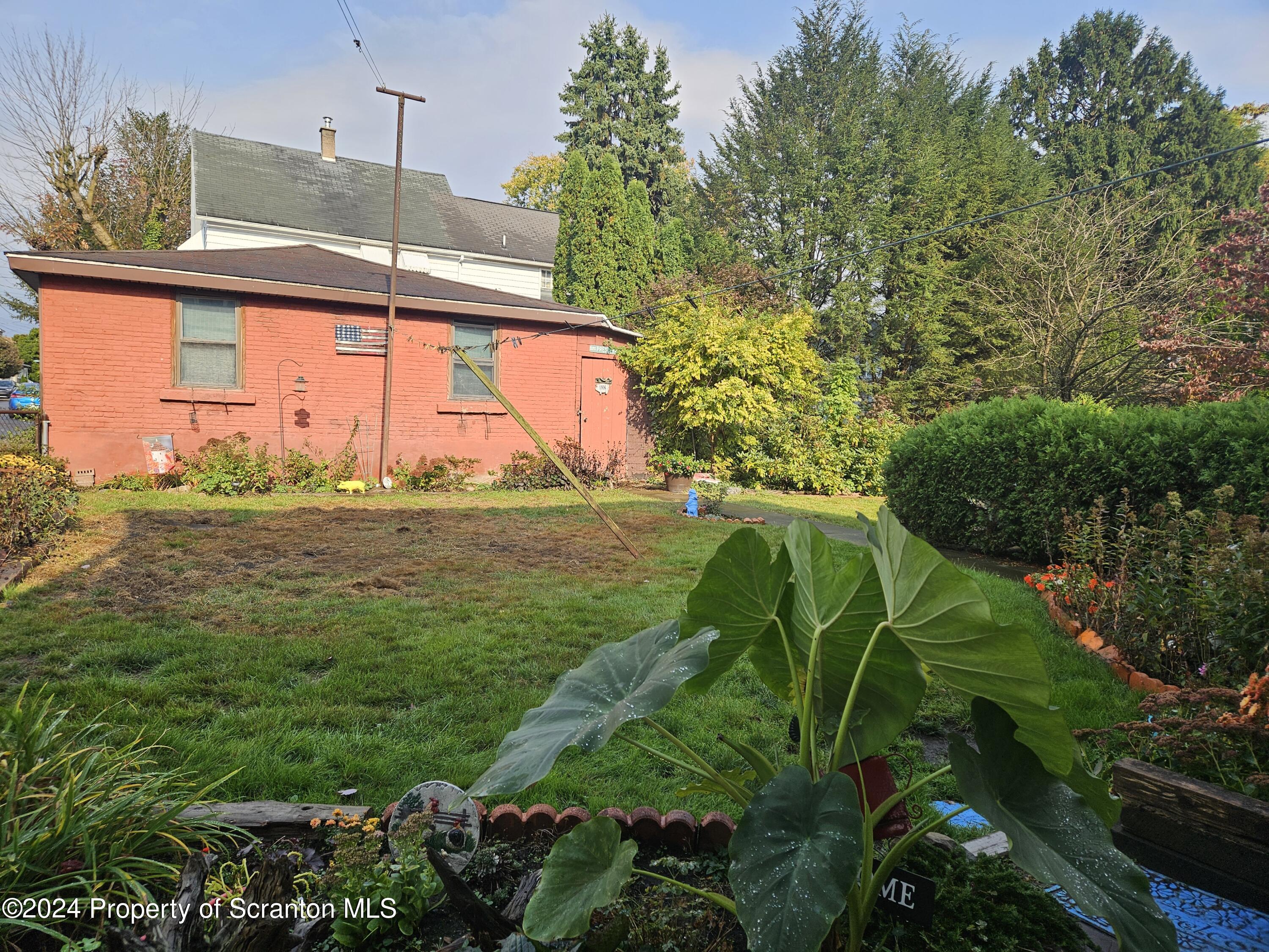 624 Court Street, Unit 2 Scranton, PA 18508 - Photo 12 of 14 Yard