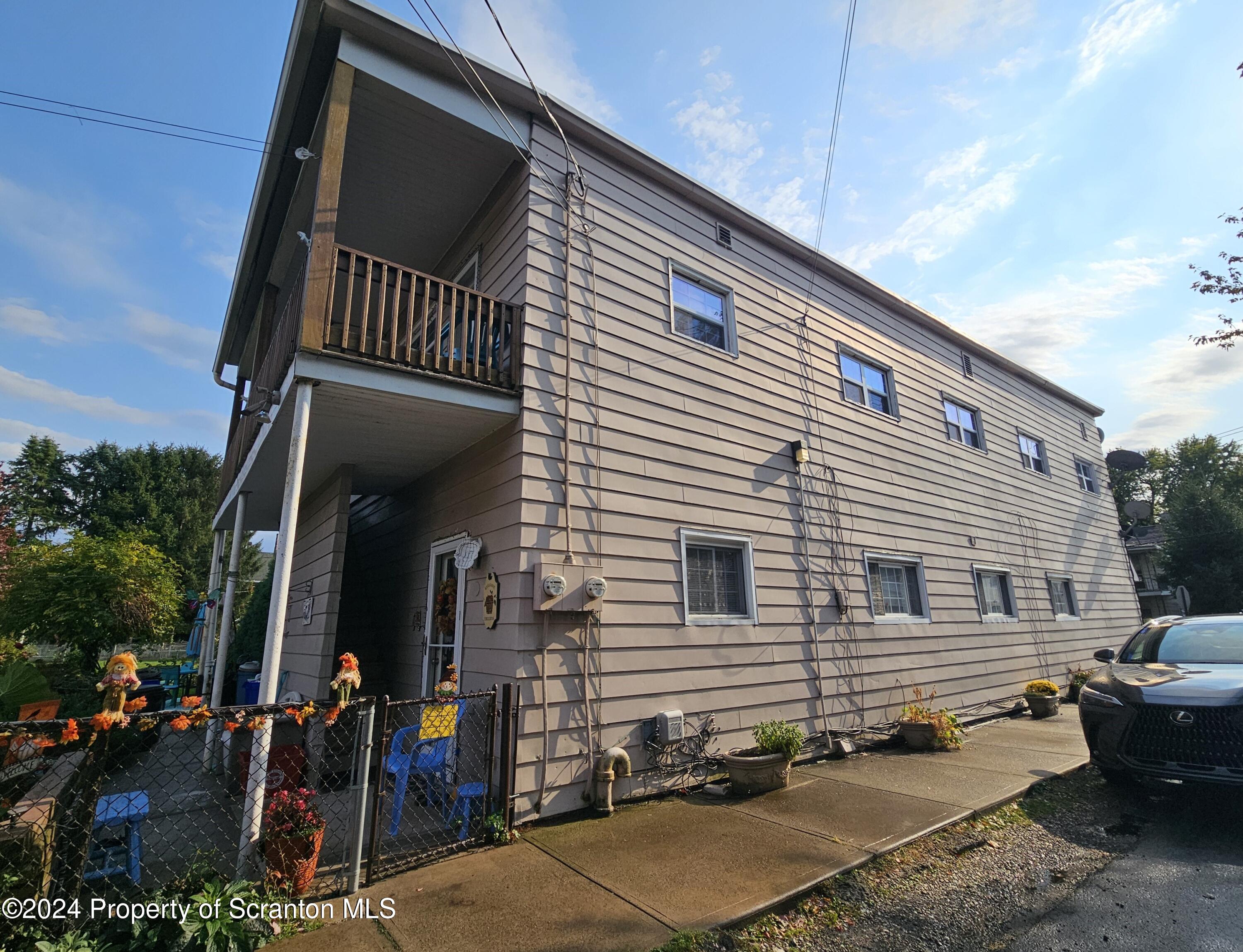 624 Court Street, Unit 2 Scranton, PA 18508 - Photo 13 of 14 Side