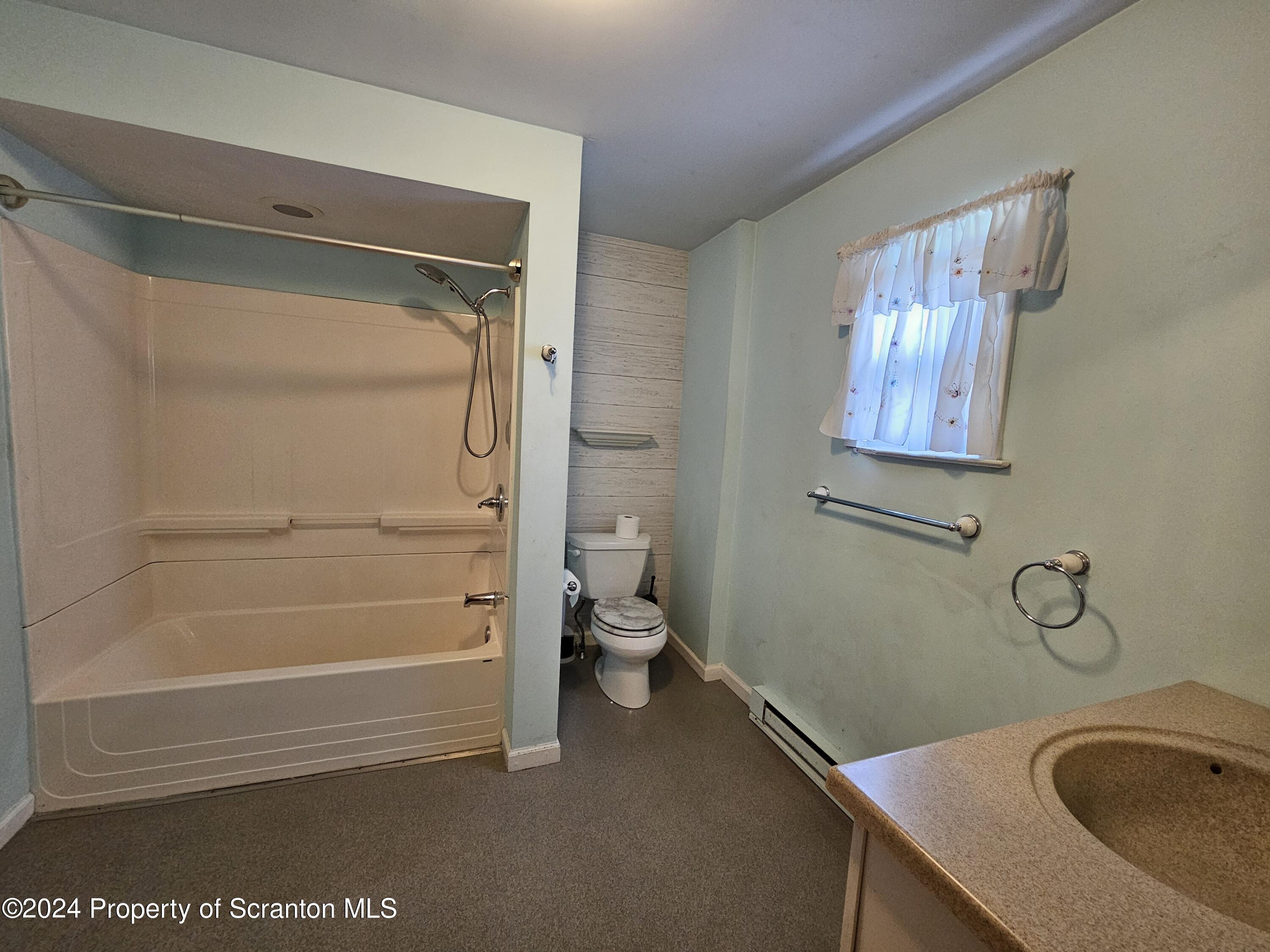 624 Court Street, Unit 2 Scranton, PA 18508 - Photo 5 of 14 Bathroom
