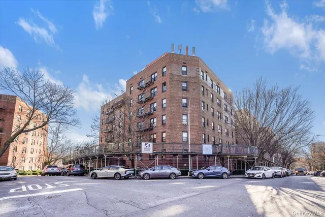 $295,000 | 3840 Greystone Avenue, Unit 3I | Fieldston