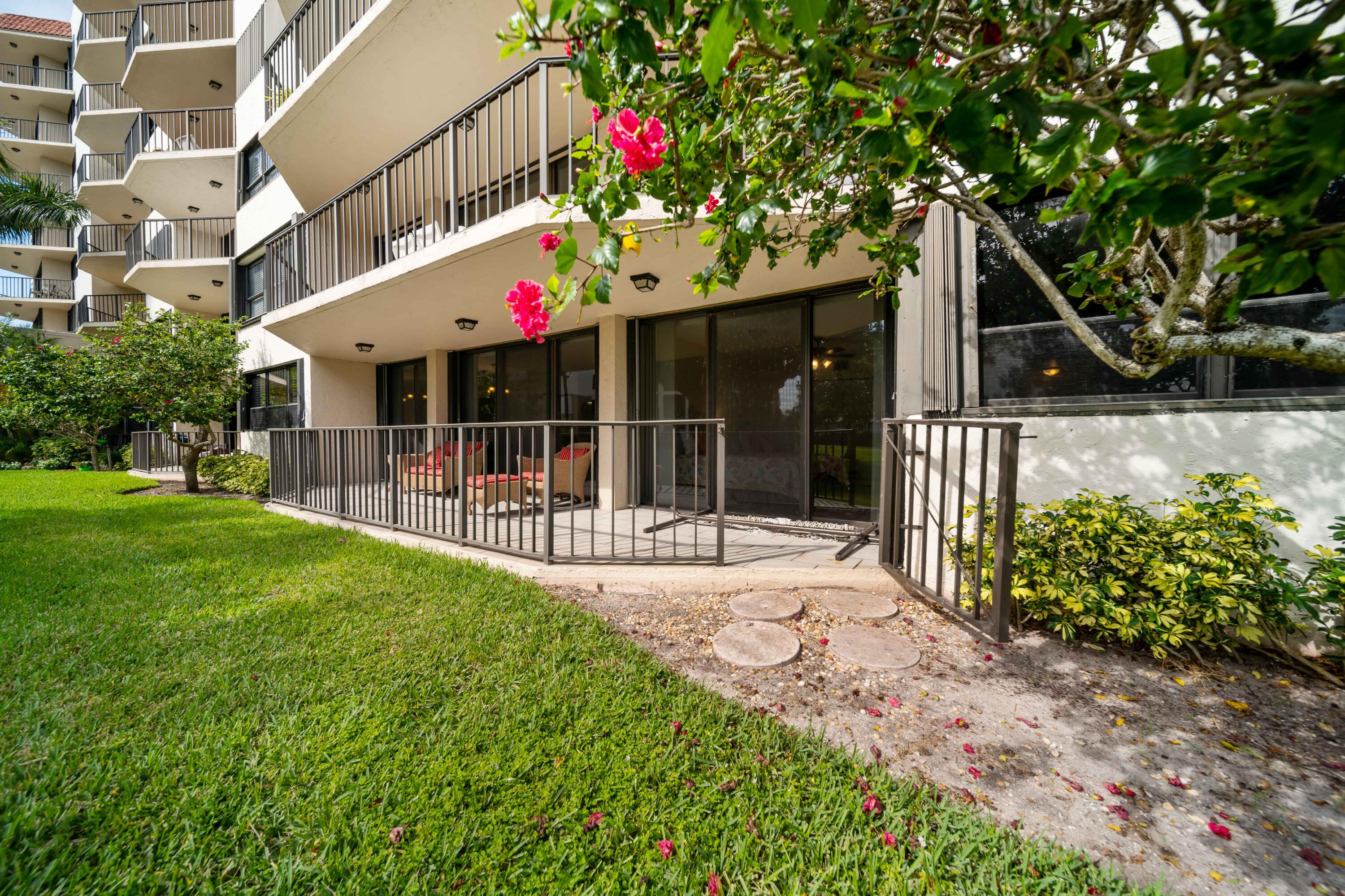899 Jeffery Street, Unit 107 Boca Raton, FL 33487 - Photo 5 of 43 FXX_9548