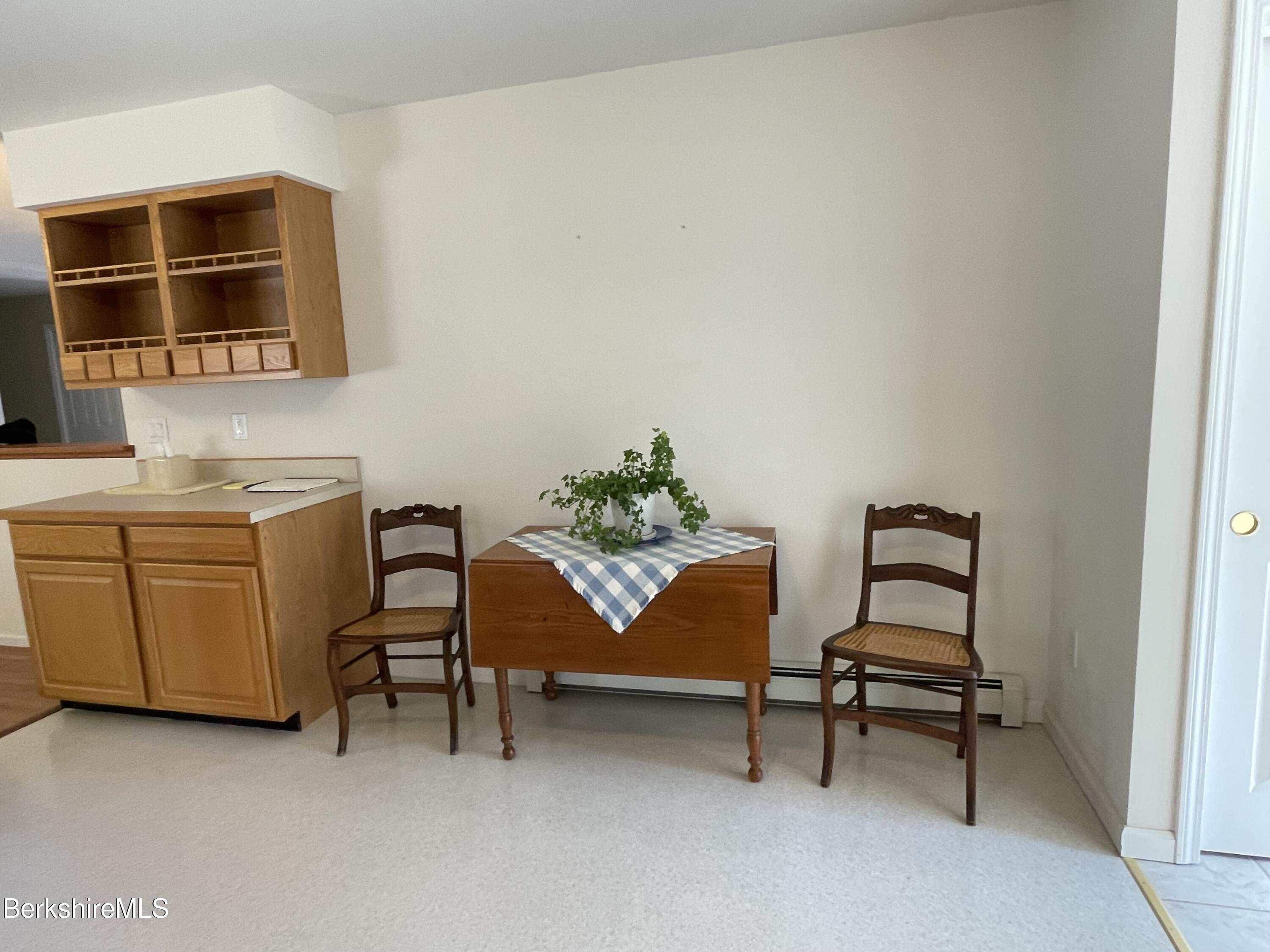181 Main Road Monterey, MA 01230 - Photo 4 of 63 BREAKFAST NOOK