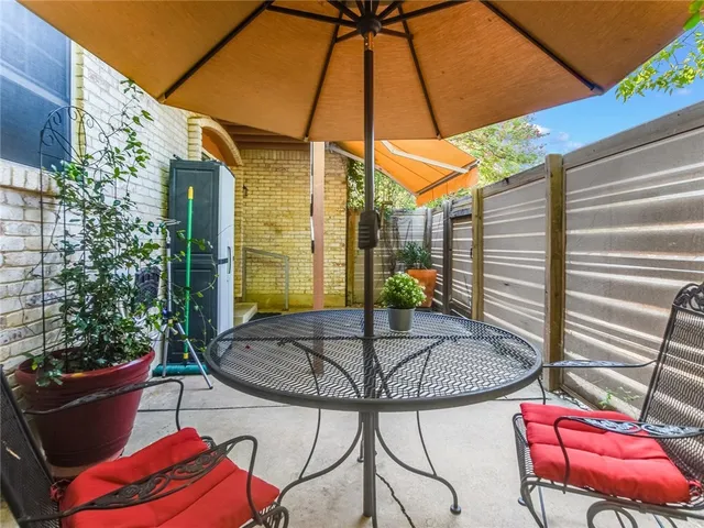 a view of an outdoor sitting area with furniture