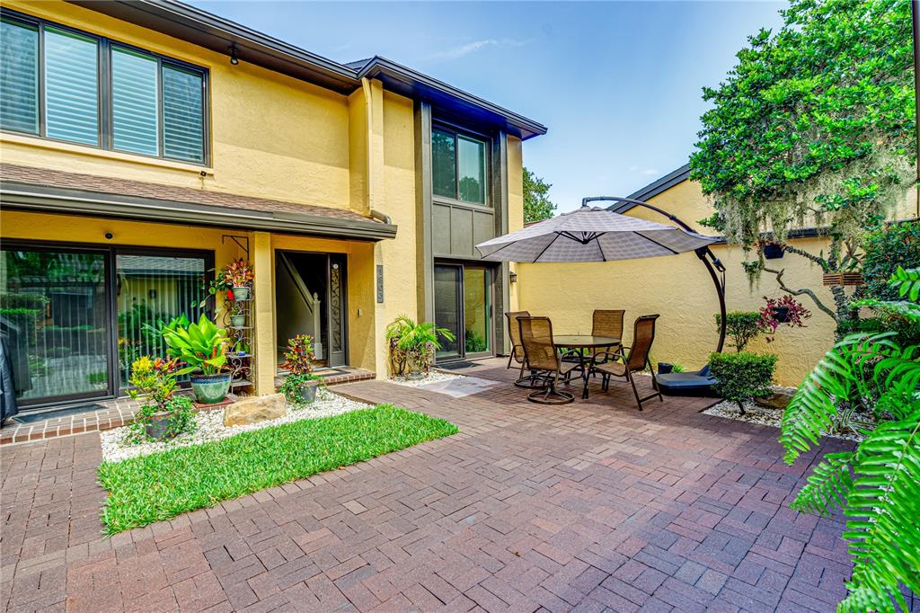 SECULUDED FRONT PATIO