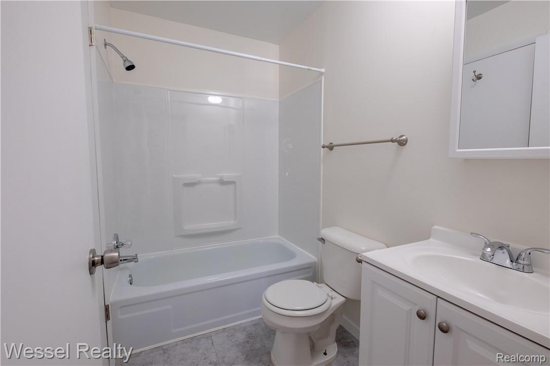 340 Minot Street, Unit 8 Romeo, MI 48065 - Photo 19 of 25 minot-018.jpg