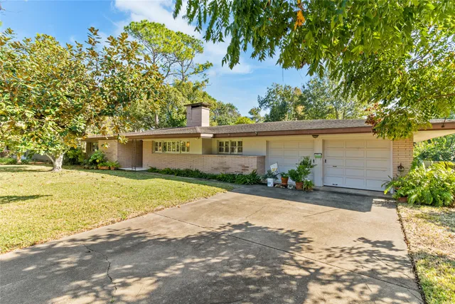 $320,000 | 58 Plantation Court, Lake Jackson, TX 77566