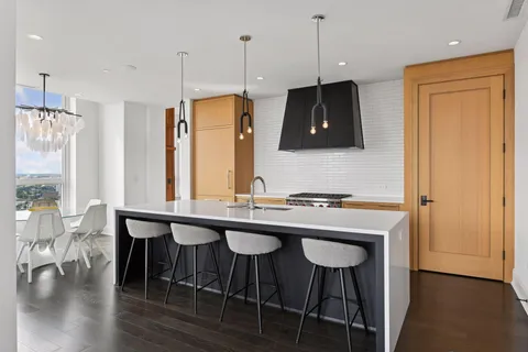 $1,125,000 | 1111 West River Parkway, Unit 23D, Minneapolis, MN 55415