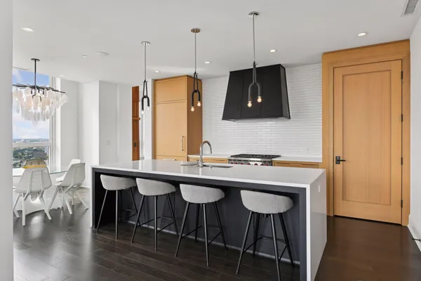 $1,125,000 | 1111 West River Parkway, Unit 23D, Minneapolis, MN 55415