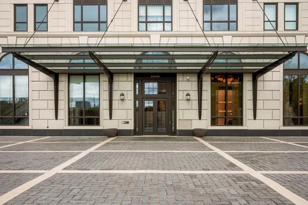 $1,125,000 | 1111 West River Parkway, Unit 23D, Minneapolis, MN 55415