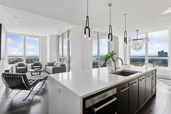 $1,125,000 | 1111 West River Parkway, Unit 23D, Minneapolis, MN 55415