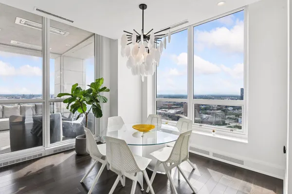 $1,125,000 | 1111 West River Parkway, Unit 23D, Minneapolis, MN 55415