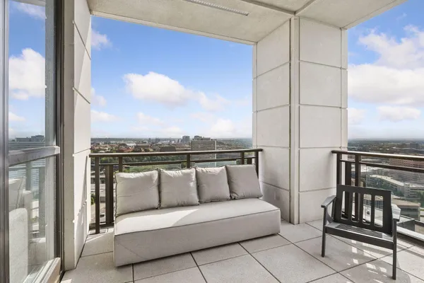 $1,125,000 | 1111 West River Parkway, Unit 23D, Minneapolis, MN 55415