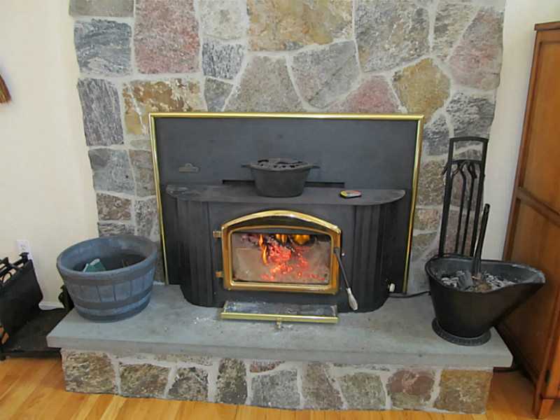 151 Black Starr Road Mapleville, RI 02839 - Photo 7 of 17 Living Room.