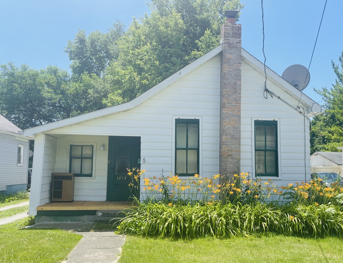 1213 East Main Street Streator, IL 61364 - Photo 2 of 18 a front view of a house with a yard
