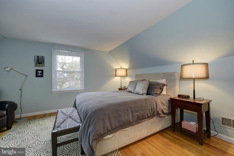 8532 Atwell Road Potomac, MD 20854 - Photo 5 of 28 Bedroom (Master)