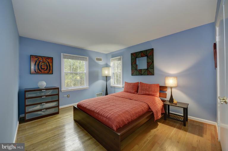 8532 Atwell Road Potomac, MD 20854 - Photo 7 of 28 Bedroom