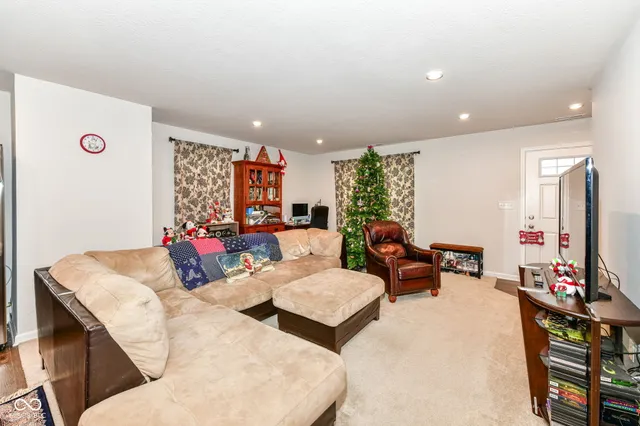 $315,000 | 1645 Juniper Lane, Greenfield, IN 46140