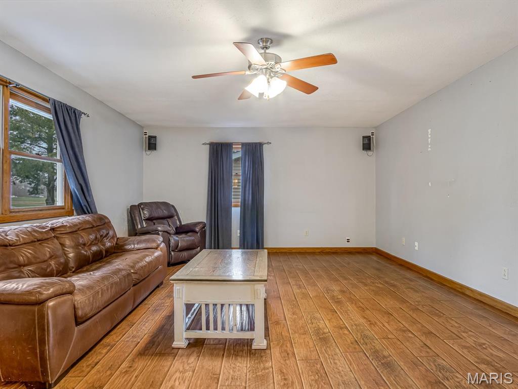 4542 Orlet Road Waterloo, IL 62298 - Photo 3 of 25